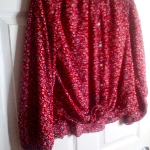 💕 3/$15 Old Navy Hi Low Button down Long Sleeves Shirt Red Print S M - Picture 4 of 6